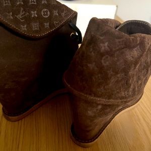 brown suede LOUIS VUITTON ankle boots. Trendy and Fashionable!!!!